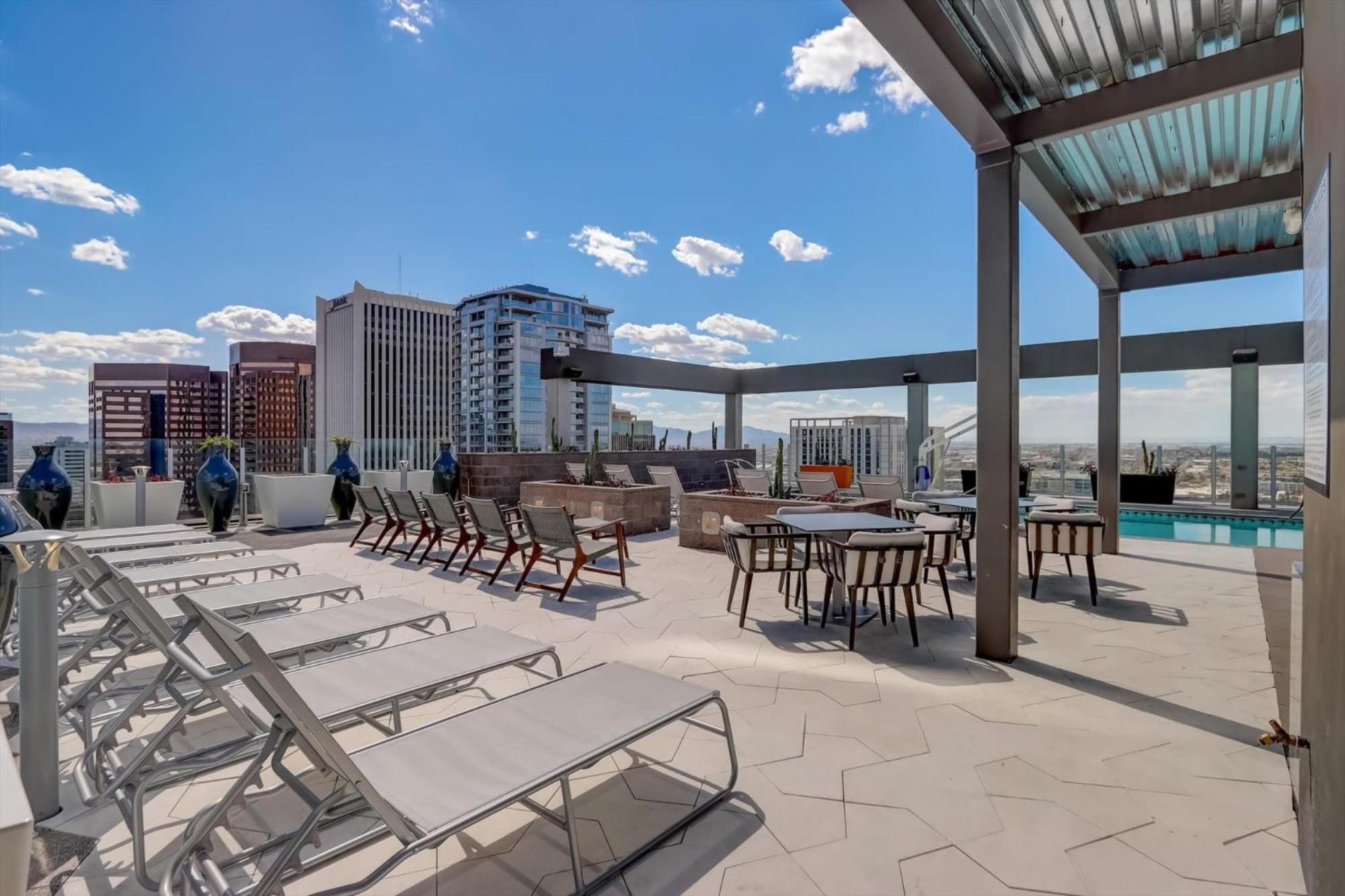 Kenect Phoenix In Downtown Phoenix Exterior photo
